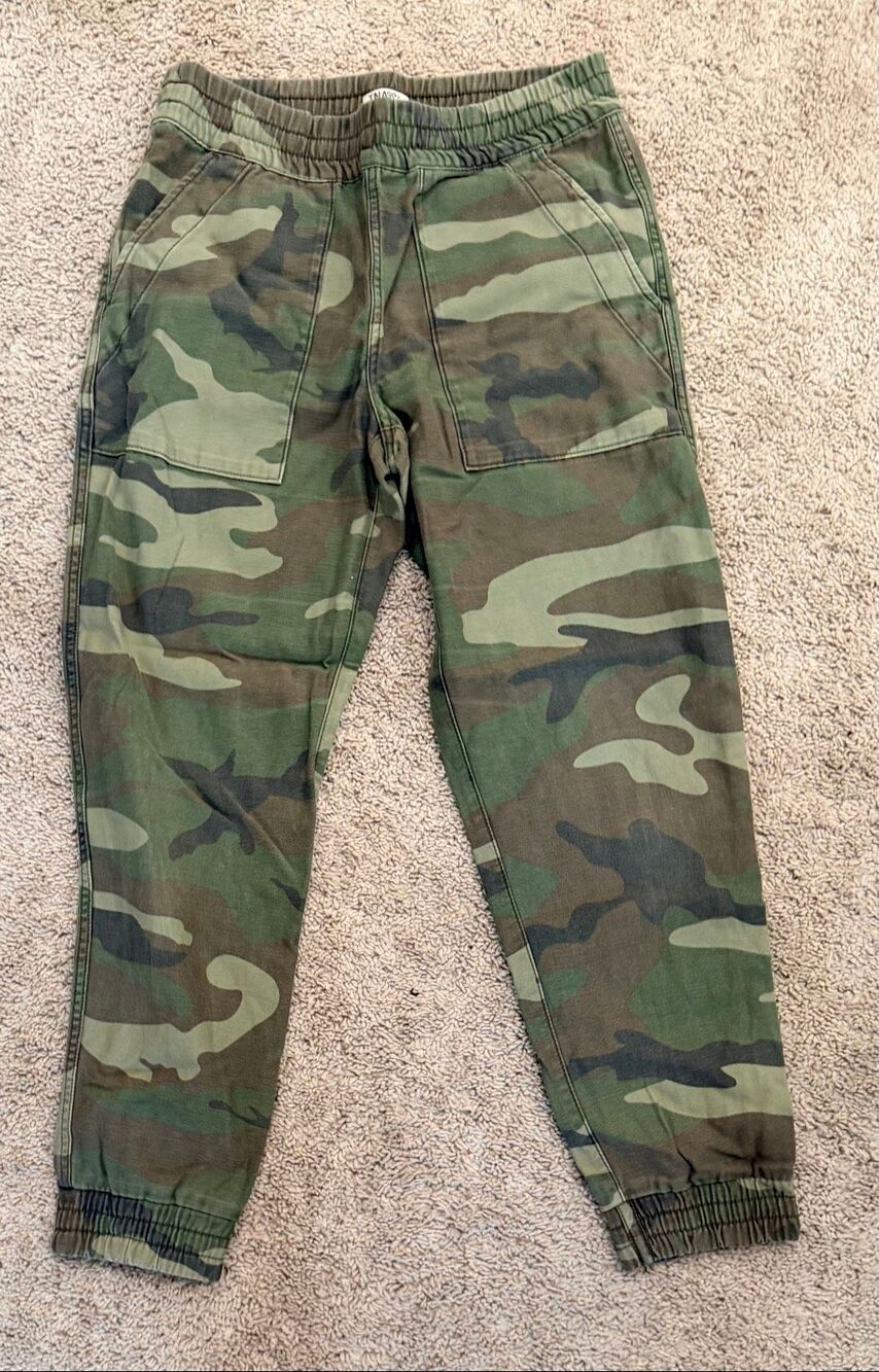 TNA Aritzia Green Camo Sweatpants Lounge Joggers Size Small Cotton Comfort Wear